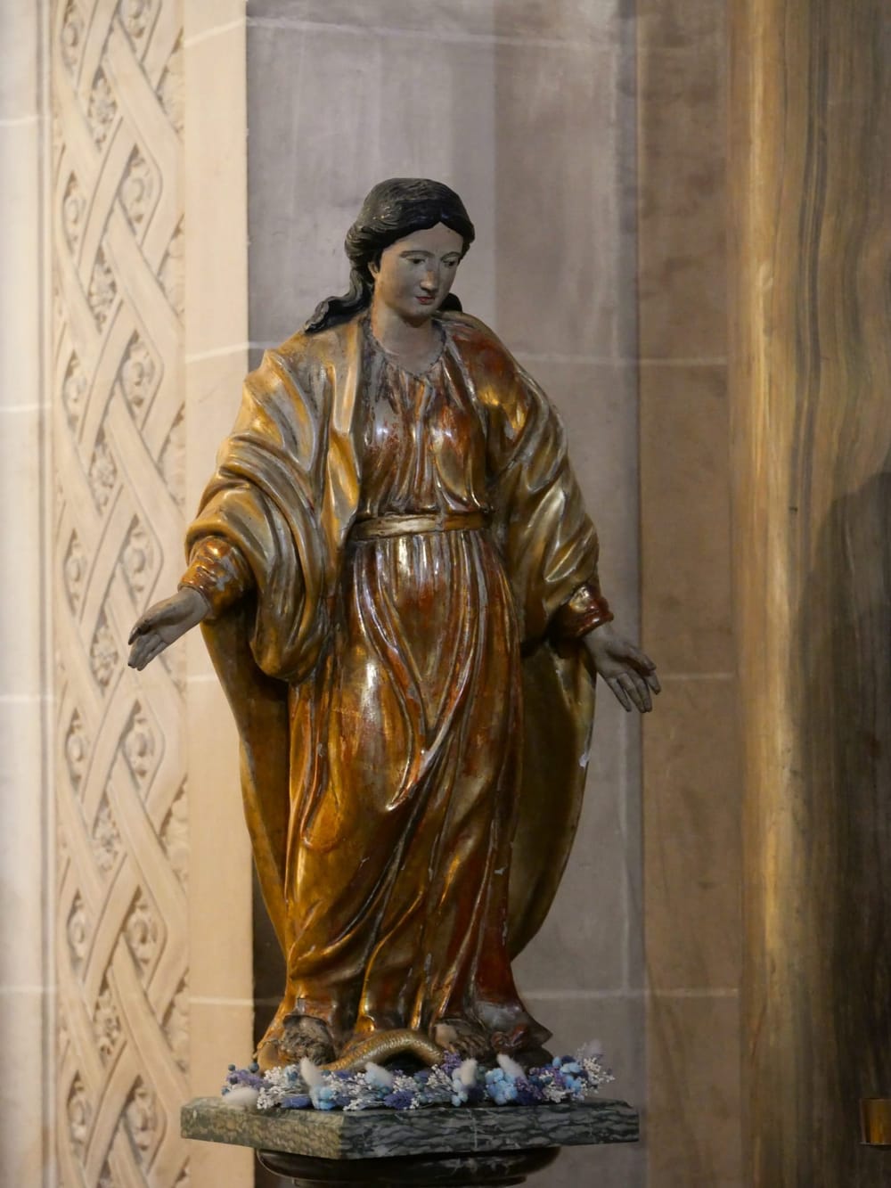 Vierge - sculpture bois.JPG